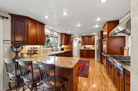 Tiny photo for 2820 David Lane, Medford, OR 97504 (MLS # 220211958)