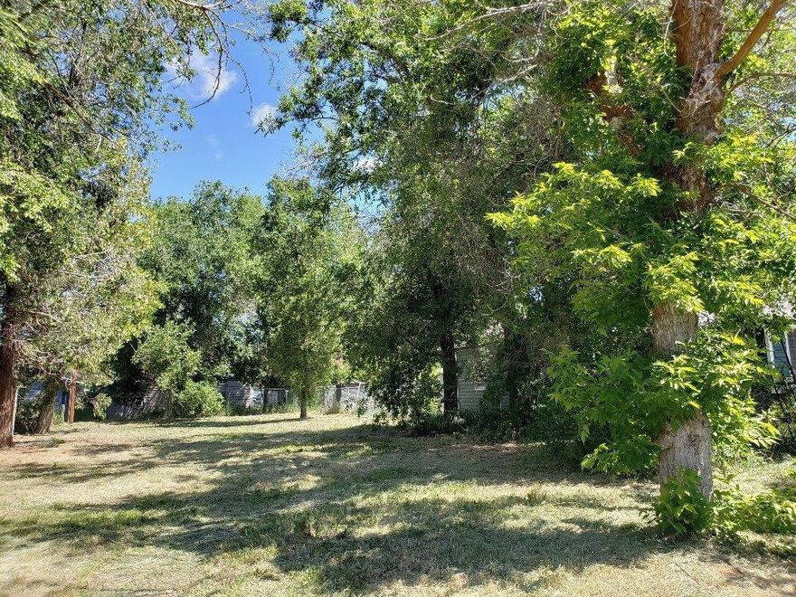 This nice level lot measures 50'x120' and has great potential. Local zoning laws allow for the building of multi-family homes and thanks to a new measure passed by the State of Oregon, you can also build a small or tiny home here as well. Buyer to check with county concerning zoning and usage. All utilities are onsite and easy to access, and the $10k parks fee(assessed against new lots) has already been paid, as a home was once there.