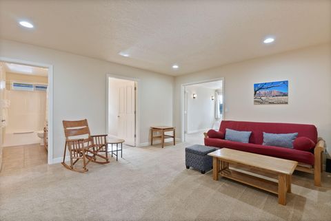 Tiny photo for 61542 Aaron Way, Bend, OR 97702 (MLS # 220212032)