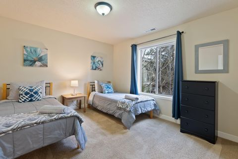 Tiny photo for 61542 Aaron Way, Bend, OR 97702 (MLS # 220212032)