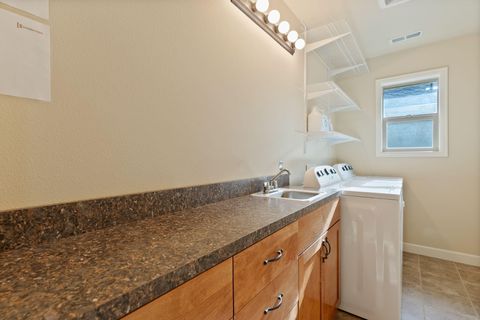 Tiny photo for 61542 Aaron Way, Bend, OR 97702 (MLS # 220212032)