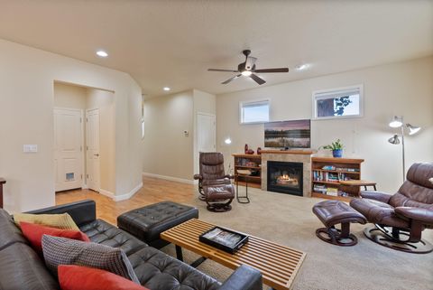 Tiny photo for 61542 Aaron Way, Bend, OR 97702 (MLS # 220212032)