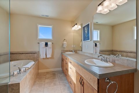 Tiny photo for 61542 Aaron Way, Bend, OR 97702 (MLS # 220212032)