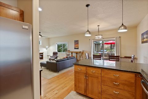 Tiny photo for 61542 Aaron Way, Bend, OR 97702 (MLS # 220212032)