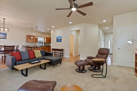 Tiny photo for 61542 Aaron Way, Bend, OR 97702 (MLS # 220212032)