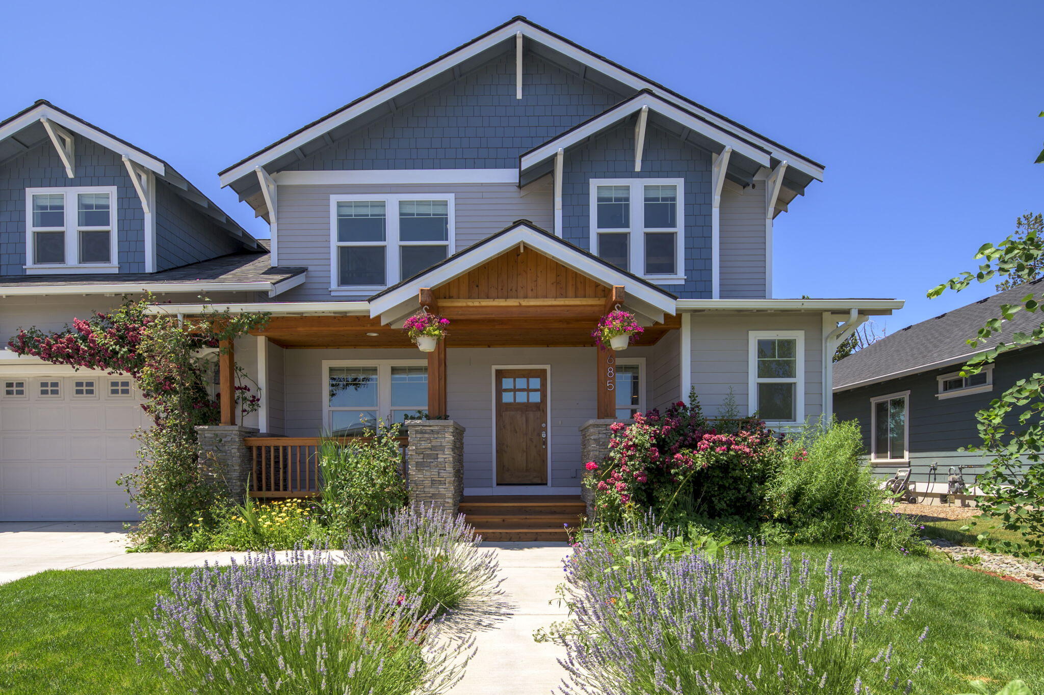 685 NW Rimrock Drive