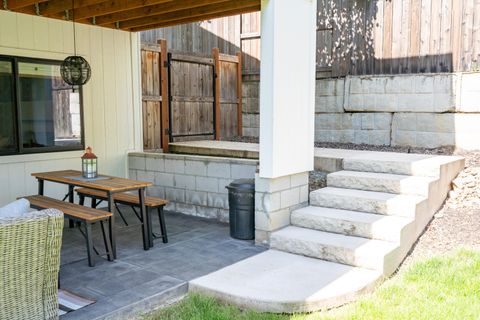 Tiny photo for 1168 NE Bonney Doon Lane, Grants Pass, OR 97526 (MLS # 220220208)