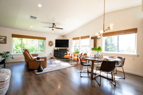 Tiny photo for 1168 NE Bonney Doon Lane, Grants Pass, OR 97526 (MLS # 220220208)