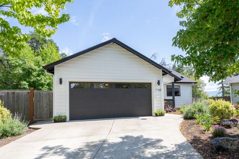 Tiny photo for 1168 NE Bonney Doon Lane, Grants Pass, OR 97526 (MLS # 220220208)