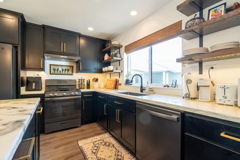 Tiny photo for 1168 NE Bonney Doon Lane, Grants Pass, OR 97526 (MLS # 220220208)