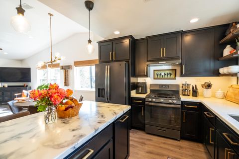 Tiny photo for 1168 NE Bonney Doon Lane, Grants Pass, OR 97526 (MLS # 220220208)