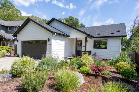 Photo of 1168 NE Bonney Doon Lane, Grants Pass, OR 97526 (MLS # 220220208)