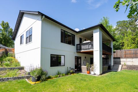 Tiny photo for 1168 NE Bonney Doon Lane, Grants Pass, OR 97526 (MLS # 220220208)