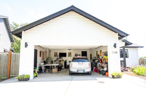 Tiny photo for 1168 NE Bonney Doon Lane, Grants Pass, OR 97526 (MLS # 220220208)