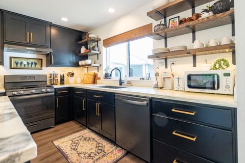 Tiny photo for 1168 NE Bonney Doon Lane, Grants Pass, OR 97526 (MLS # 220220208)
