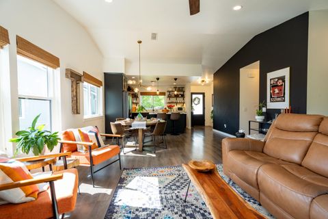Tiny photo for 1168 NE Bonney Doon Lane, Grants Pass, OR 97526 (MLS # 220220208)