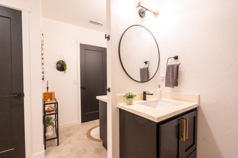 Tiny photo for 1168 NE Bonney Doon Lane, Grants Pass, OR 97526 (MLS # 220220208)