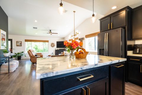 Tiny photo for 1168 NE Bonney Doon Lane, Grants Pass, OR 97526 (MLS # 220220208)