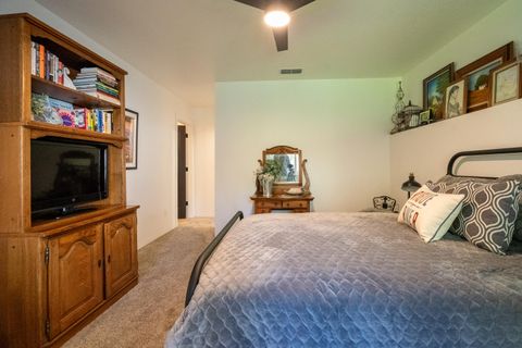 Tiny photo for 1168 NE Bonney Doon Lane, Grants Pass, OR 97526 (MLS # 220220208)