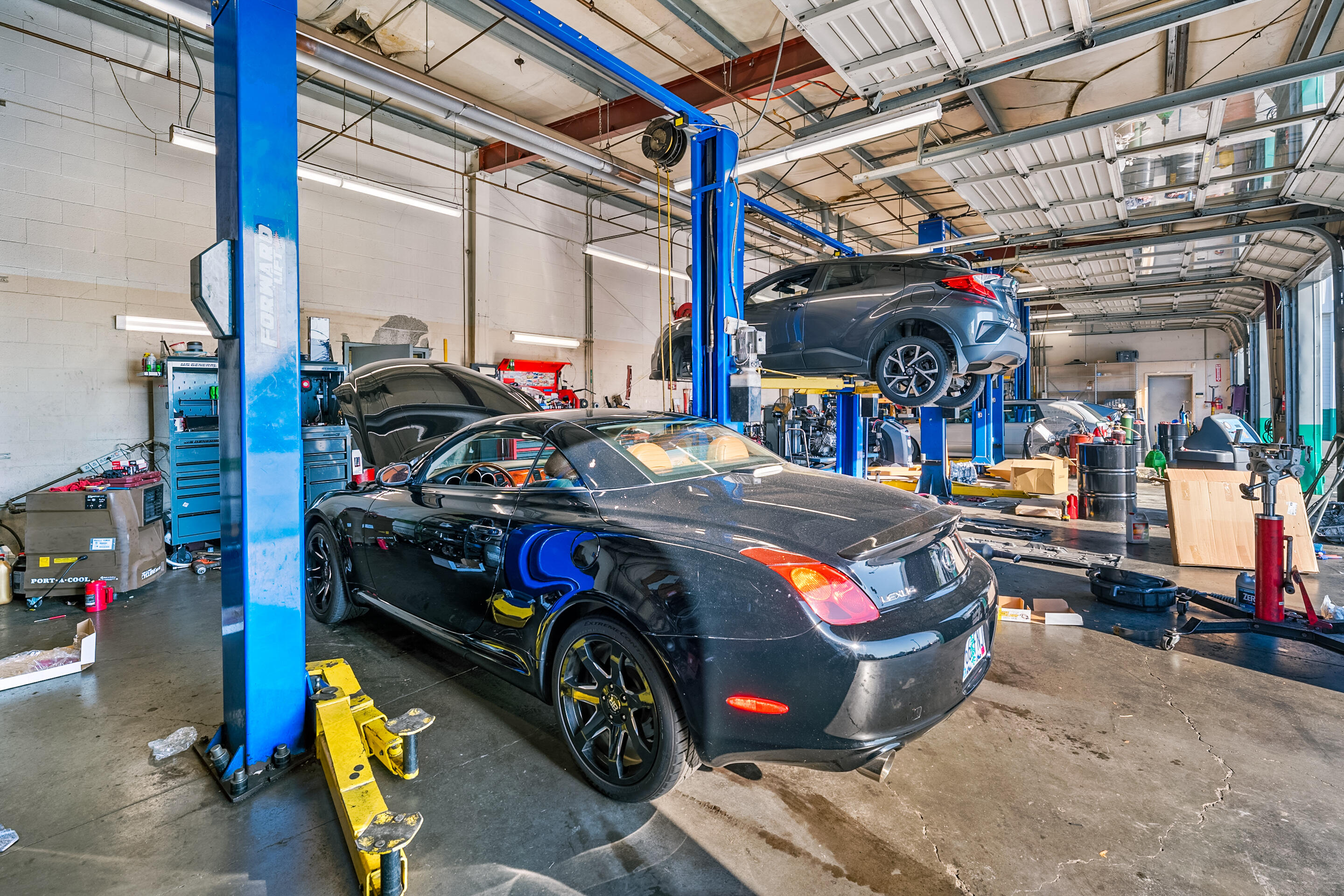 Main image without alt text