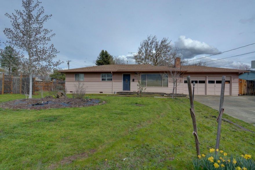 Large corner lot in desirable East Medford neighborhood. This 3 bd/ 1 ba home is close to downtown shopping, schools, and hospitals. Perfect for first time home buyer or investor. Large partially fenced side yard, and private fully fenced backyard. Large RV area with gate.