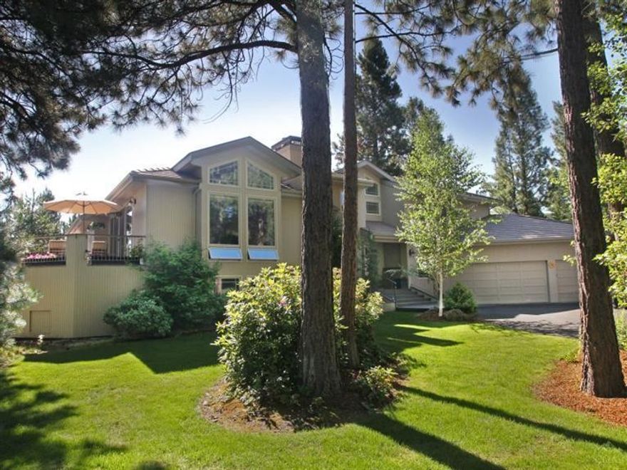 Wonderful Broken Top home situated on a large, private cul-de-sac lot near the Broken Top Clubhouse and putting green. Spacious open design with many options for entertaining. This custom home offers a vaulted living room, great room, formal dining and a family/media room. Bright kitchen with eating island and breakfast nook. Several outdoor living areas either capture expansive golf course and pond views or privacy overlooking mature landscape for your enjoyment.