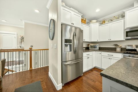 Tiny photo for 915 Hangman Way, Jacksonville, OR 97530 (MLS # 220219715)