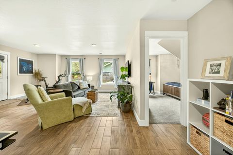 Tiny photo for 915 Hangman Way, Jacksonville, OR 97530 (MLS # 220219715)