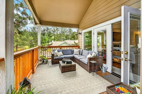 Tiny photo for 915 Hangman Way, Jacksonville, OR 97530 (MLS # 220219715)