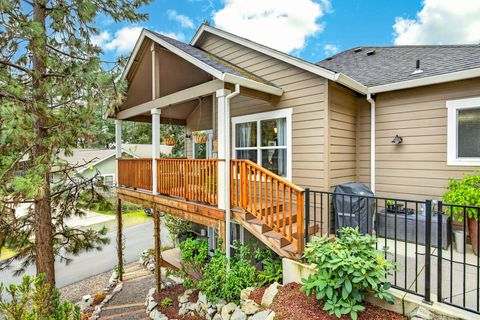 Tiny photo for 915 Hangman Way, Jacksonville, OR 97530 (MLS # 220219715)