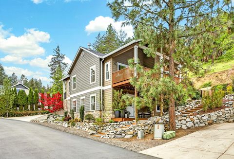 Tiny photo for 915 Hangman Way, Jacksonville, OR 97530 (MLS # 220219715)