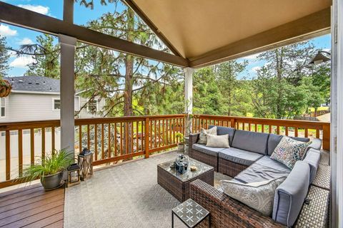 Tiny photo for 915 Hangman Way, Jacksonville, OR 97530 (MLS # 220219715)