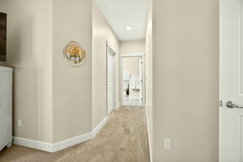 Tiny photo for 915 Hangman Way, Jacksonville, OR 97530 (MLS # 220219715)
