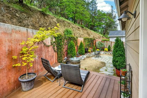 Tiny photo for 915 Hangman Way, Jacksonville, OR 97530 (MLS # 220219715)