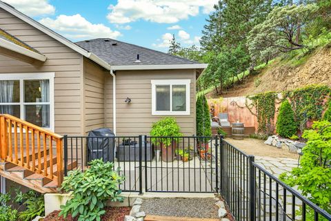 Tiny photo for 915 Hangman Way, Jacksonville, OR 97530 (MLS # 220219715)