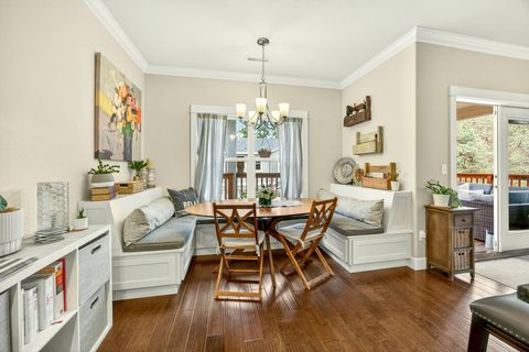 Tiny photo for 915 Hangman Way, Jacksonville, OR 97530 (MLS # 220219715)