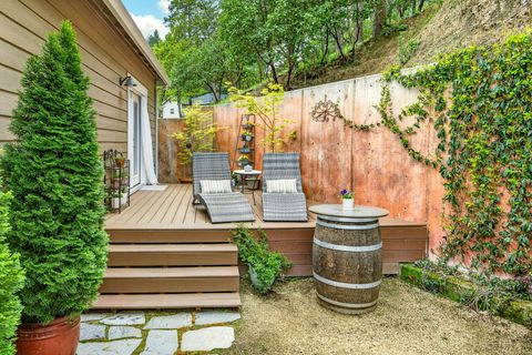 Tiny photo for 915 Hangman Way, Jacksonville, OR 97530 (MLS # 220219715)