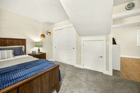 Tiny photo for 915 Hangman Way, Jacksonville, OR 97530 (MLS # 220219715)