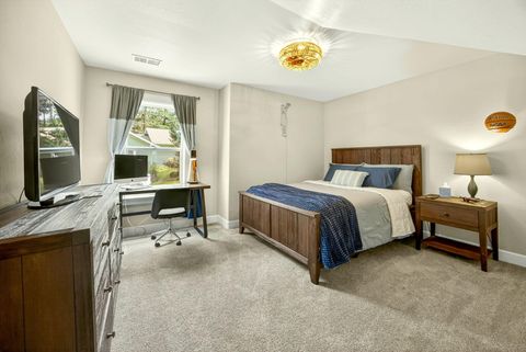 Tiny photo for 915 Hangman Way, Jacksonville, OR 97530 (MLS # 220219715)