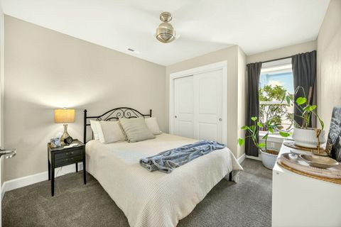 Tiny photo for 915 Hangman Way, Jacksonville, OR 97530 (MLS # 220219715)