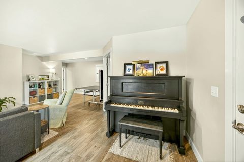 Tiny photo for 915 Hangman Way, Jacksonville, OR 97530 (MLS # 220219715)