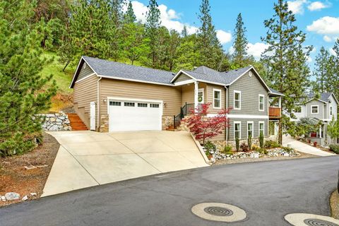 Tiny photo for 915 Hangman Way, Jacksonville, OR 97530 (MLS # 220219715)