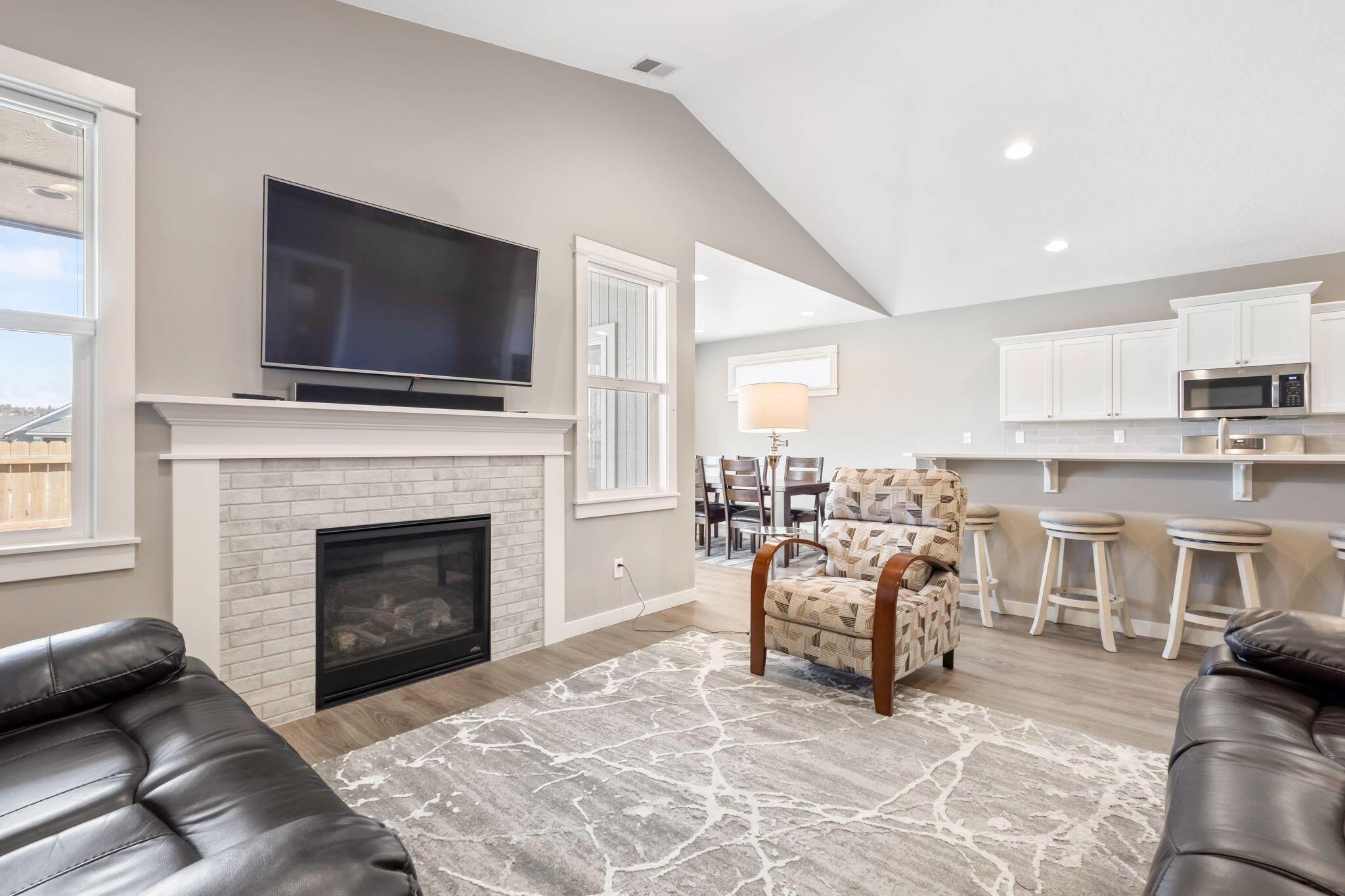 933 NW Teak Court
