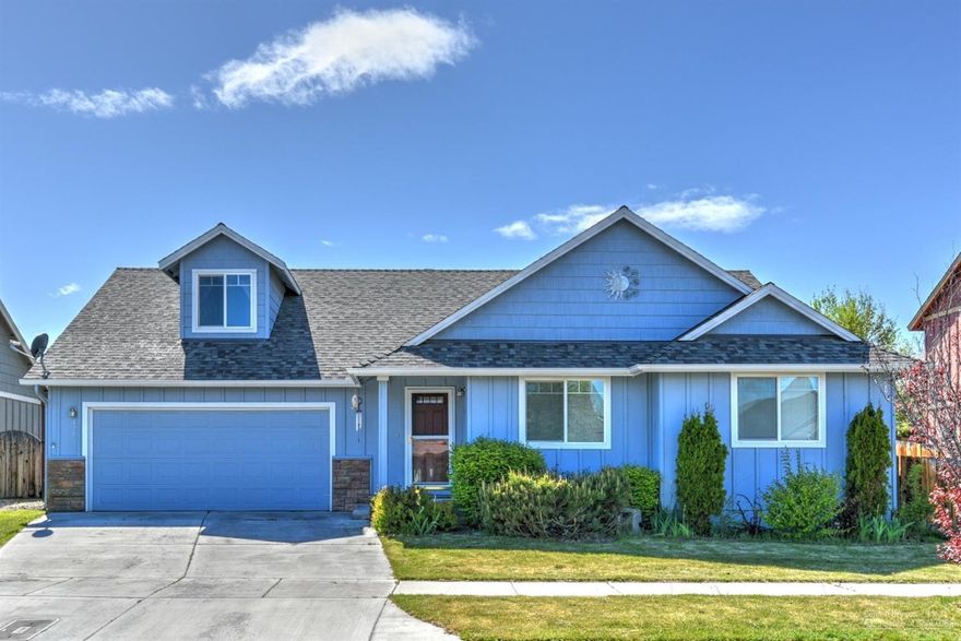 Wonderful home in Fairhaven neighborhood with beautiful upgrades! Hardwood floors throughout main living area, granite counters & hickory cabinets in kitchen, vaulted ceilings, gas fireplace with slate surround, spacious master suite with walk in closet and large bathroom and double vanity, 323 sq. ft. bonus/media room on 2nd floor, newer heat pump, AC, double car garage and fenced back yard. Great location just 2 blocks from Fairhaven Park, and close to schools, shopping, and dining.