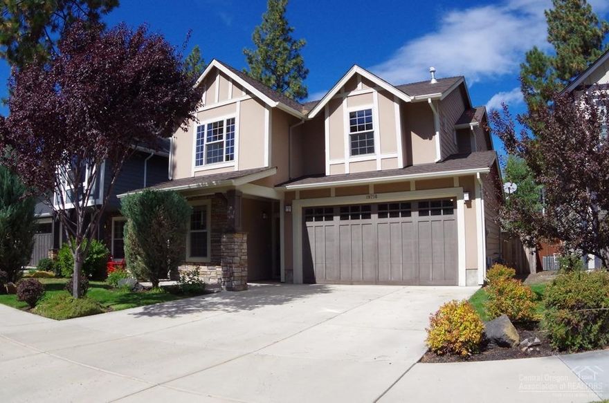 Attractive Craftsman-style bright home on quiet street in SW Bend, blocks from river trail. Open room floor plan with Den/Office French doors downstairs and bonus room upstairs. Beautiful hardwoods, tile floors, granite, tile counter tops, newer Stainless Steel appliances. Kitchen opens to dining area and family room. Master suite w/soaking tub and 5 piece bath. Walk-in closet. Fenced yard w/patio for BBQ's. Close to schools, grocery, gym, parks, minutes to Old Mill District. Must see!