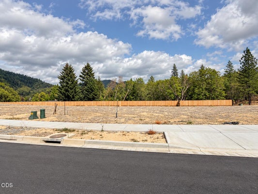 210 NW STARK WAY, GRANTS PASS, OR 97526 - Image e32fffc8a72b6eba81a07762694fa7c4/2106355666