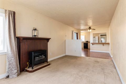 Tiny photo for 2103 Etna Street, Klamath Falls, OR 97603 (MLS # 220214918)