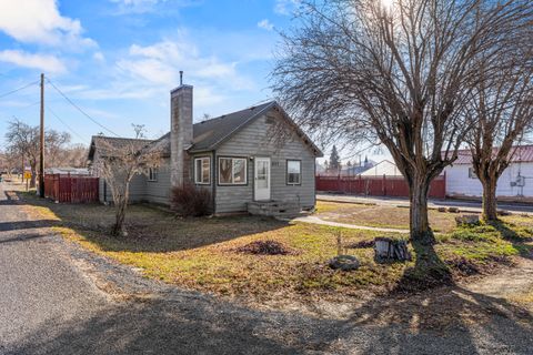 Tiny photo for 2103 Etna Street, Klamath Falls, OR 97603 (MLS # 220214918)