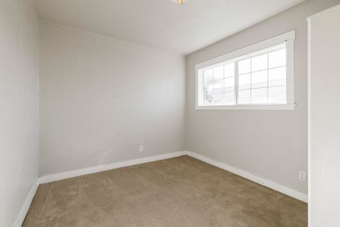 Tiny photo for 2103 Etna Street, Klamath Falls, OR 97603 (MLS # 220214918)