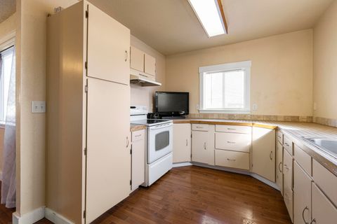 Tiny photo for 2103 Etna Street, Klamath Falls, OR 97603 (MLS # 220214918)